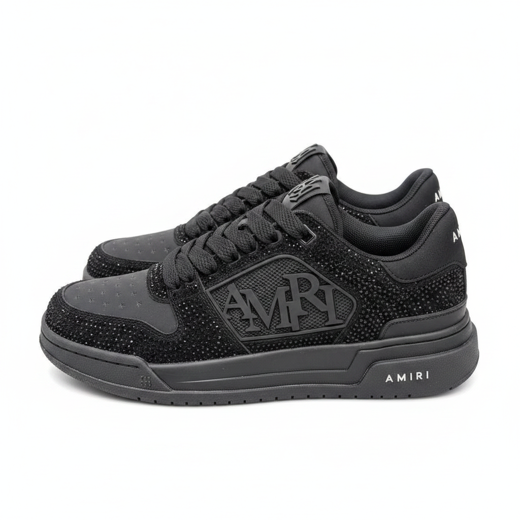 Amiri total black par vista lateral