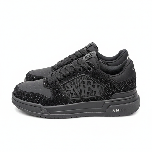 Amiri total black par vista lateral